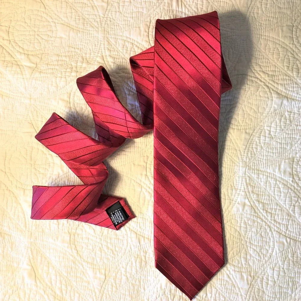 GEOFFREY BEENE Red on Sparkling Red Necktie